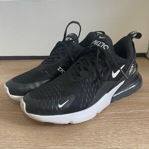 Nike Max 270
